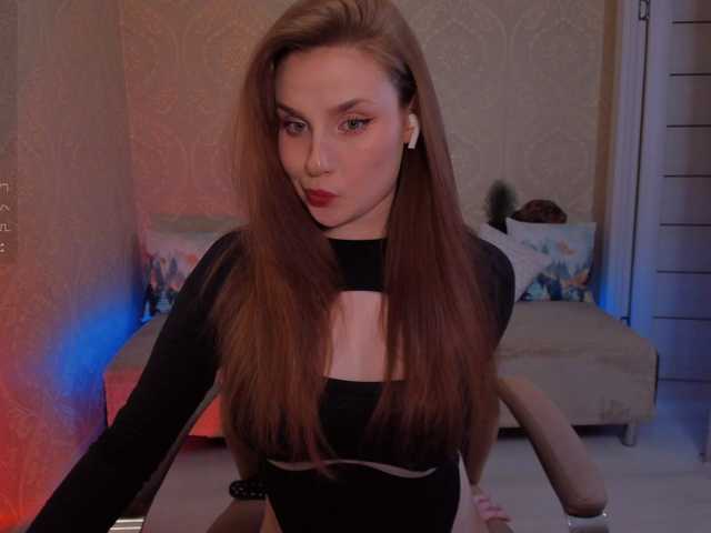 Live sex webcam photo for Esmeerrr #276721425