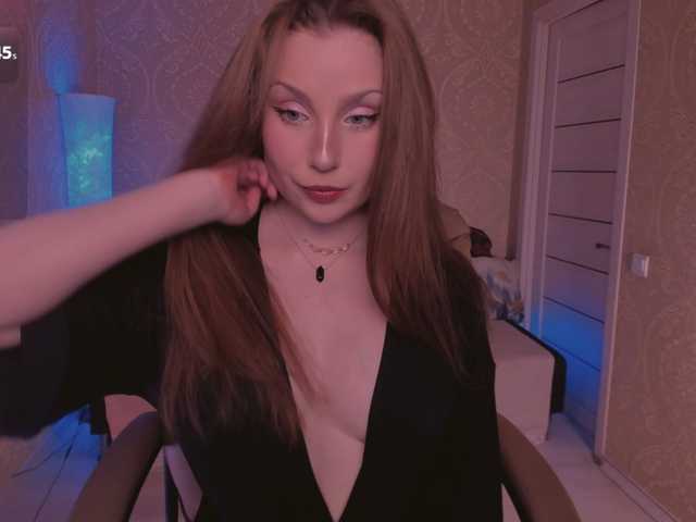 Live sex webcam photo for Esmeerrr #290148033