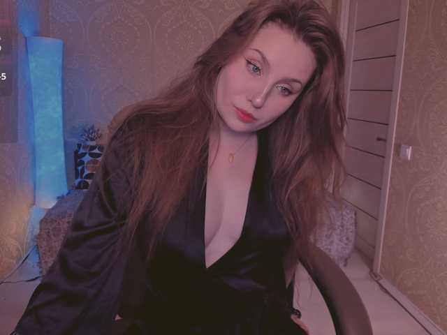 Live sex webcam photo for Esmeerrr #291182262