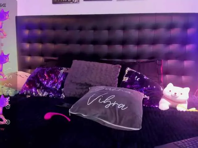 Live sex webcam photo for EsmeraldaTurn #276795880