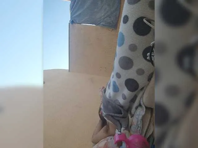 Live sex webcam photo for EspantaNenas-69 #275696502