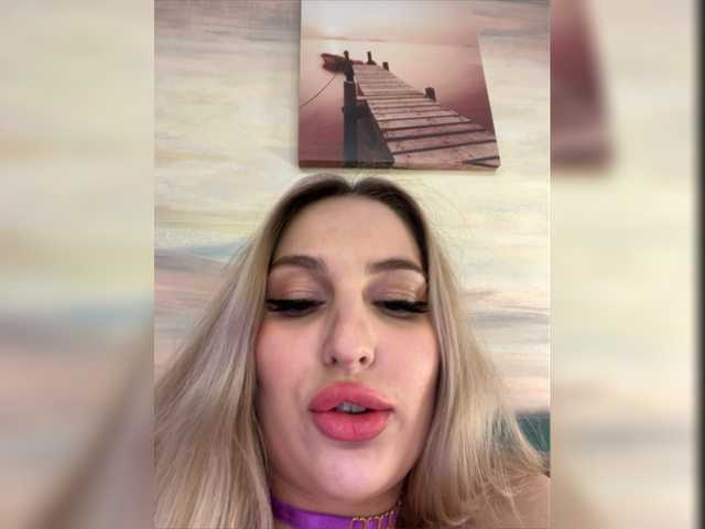 Live sex webcam photo for EssExxS #276698317