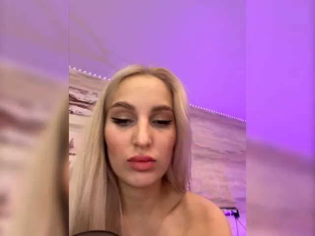 Live sex webcam photo for EssExxS #277498919