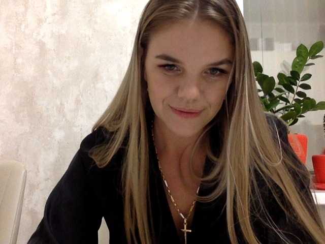 Live sex webcam photo for EsseniaHot #276289213