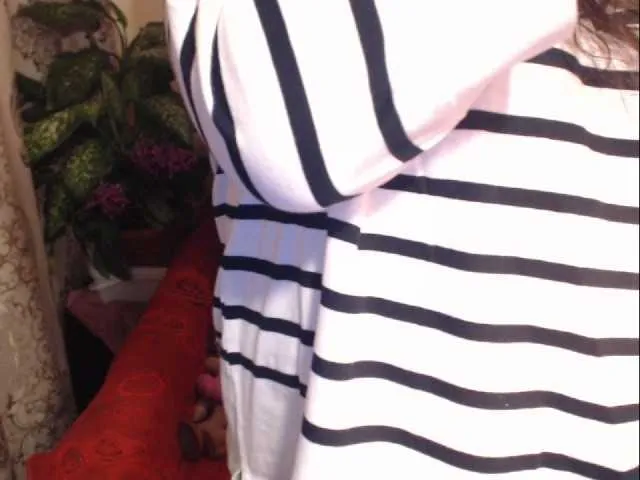 Live sex webcam photo for EstelleRossex #277701825