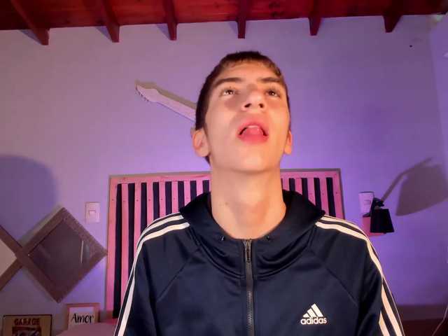 Live sex webcam photo for Esteveen-M #275597216