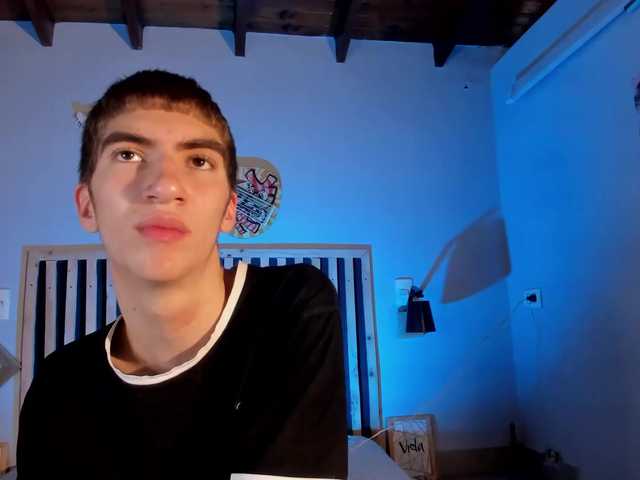 Live sex webcam photo for Esteveen-M #275604956