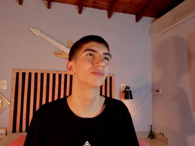 Live sex webcam photo for Esteveen-M #275639488