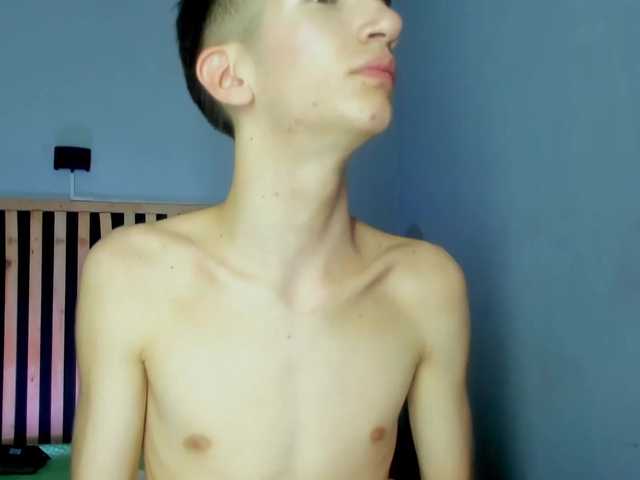 Live sex webcam photo for Esteveen-M #275799402