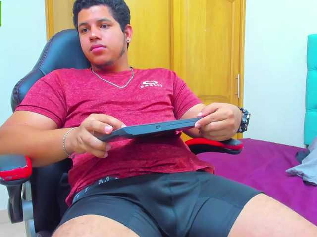 Live sex webcam photo for Ethan-Michael #275667932