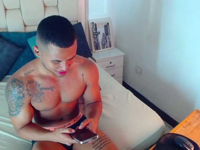 Live sex webcam photo for EthanBrowm #277043110