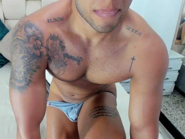 Live sex webcam photo for EthanBrowm #277203590