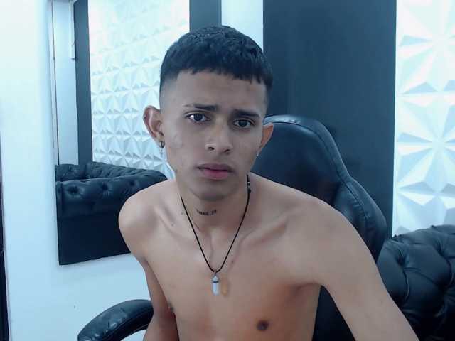 Live sex webcam photo for EthanConnors #273982578