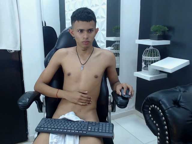 Live sex webcam photo for EthanConnors #274005357