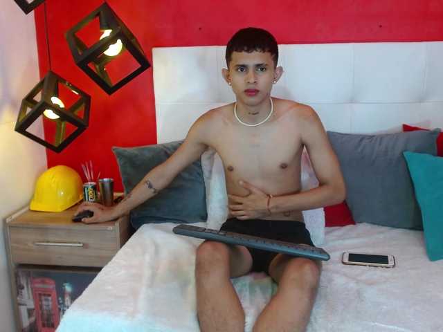 Live sex webcam photo for EthanConnors #275496776