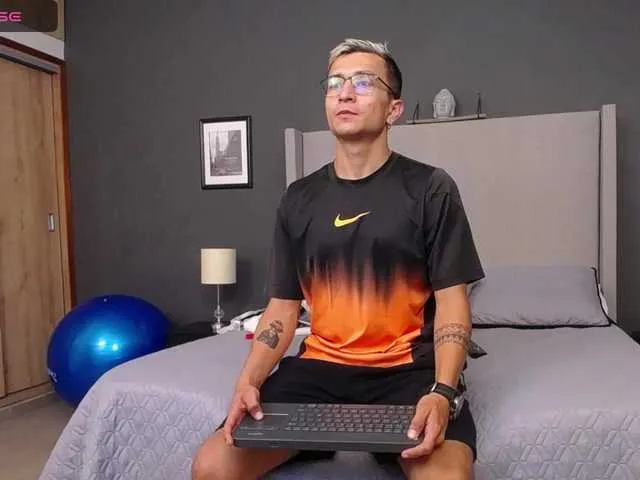 Live sex webcam photo for EthanHart #277957942