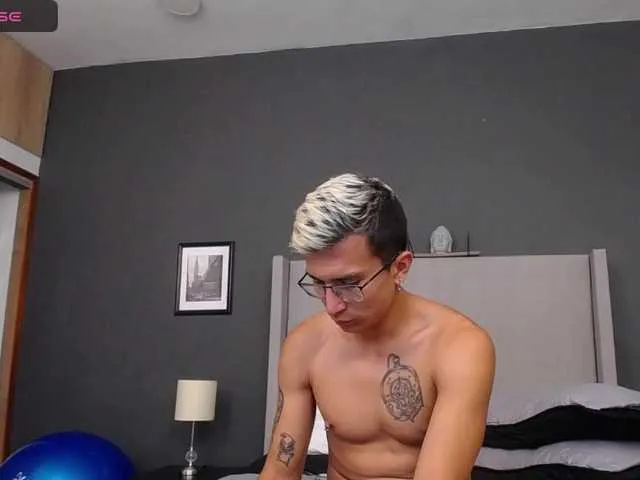 Live sex webcam photo for EthanHart #278033283