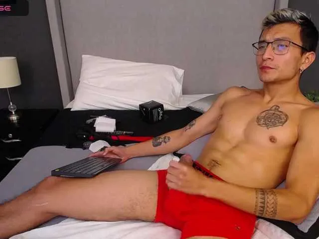 Live sex webcam photo for EthanHart #278135126