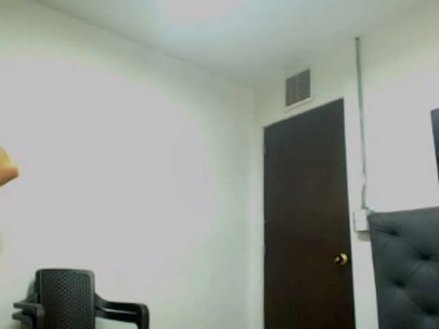 Live sex webcam photo for EthanSaenz #273775046