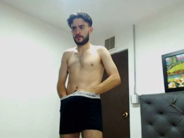 Live sex webcam photo for EthanSaenz #273921328