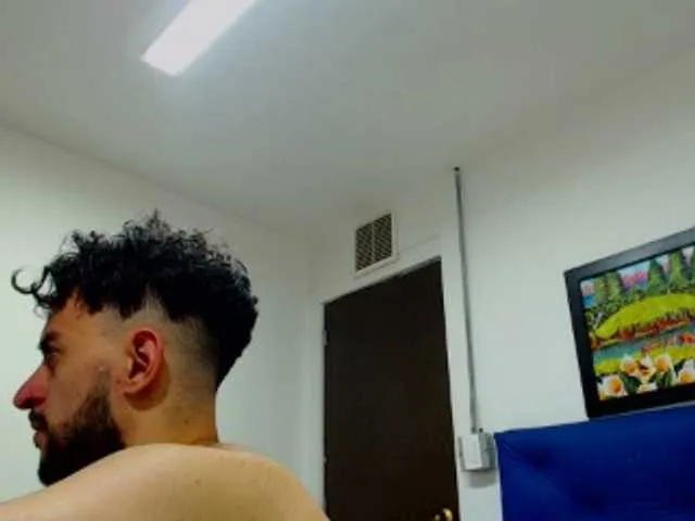 Live sex webcam photo for EthanSaenz #274220995