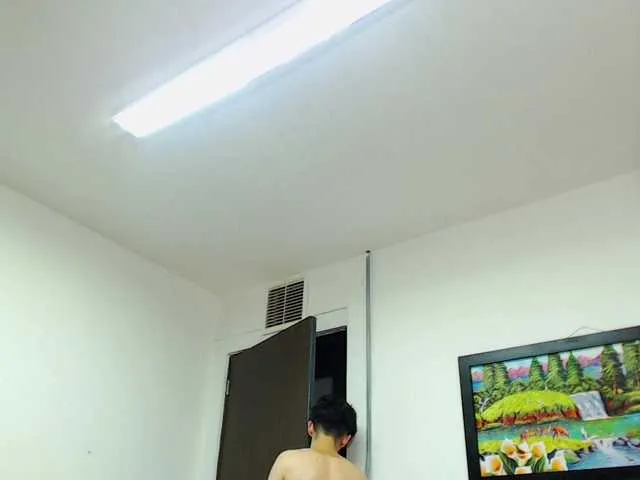 Live sex webcam photo for EthanSaenz #274353351