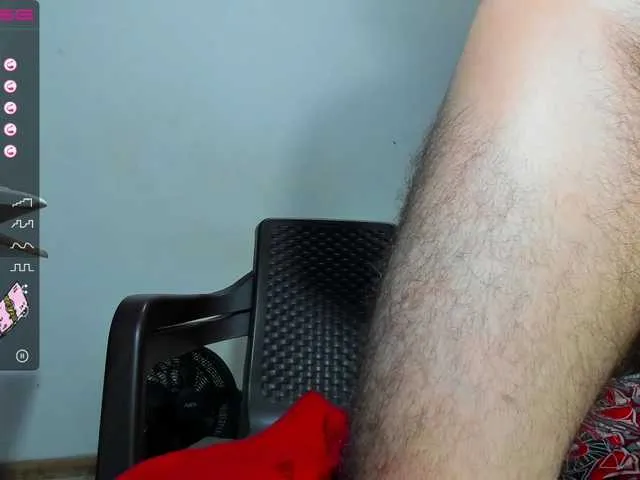 Live sex webcam photo for EthanSaenz #275515890