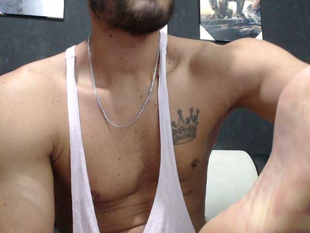 Live sex webcam photo for Ethanhorny24cm #278303833