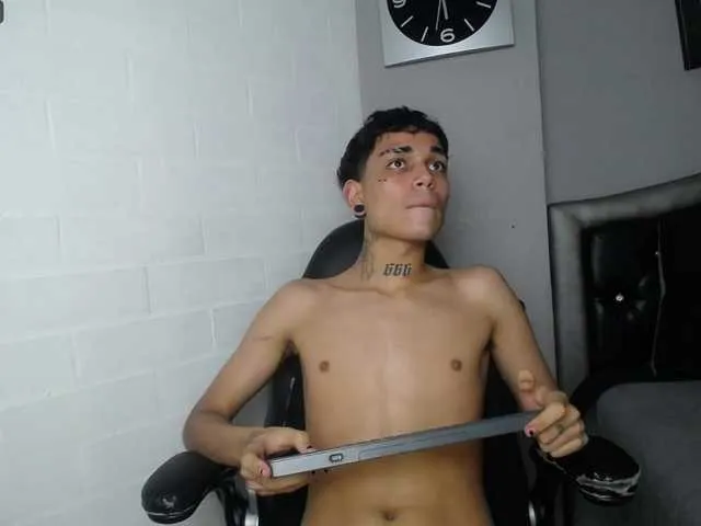 Live sex webcam photo for Ethanhotxxx #276357122