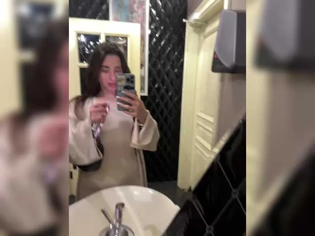 Live sex webcam photo for Etokiska #290233279