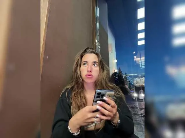 Live sex webcam photo for Etokiska #290375340