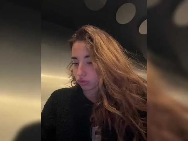 Live sex webcam photo for Etokiska #290988793