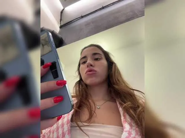 Live sex webcam photo for Etokiska #291028970