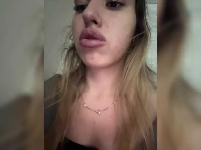 Live sex webcam photo for Etokiska #291307270