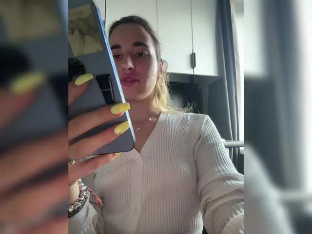 Live sex webcam photo for Etokiska #291332281