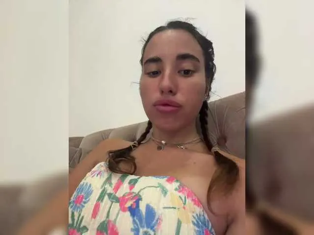 Live sex webcam photo for Etokiska #291868117