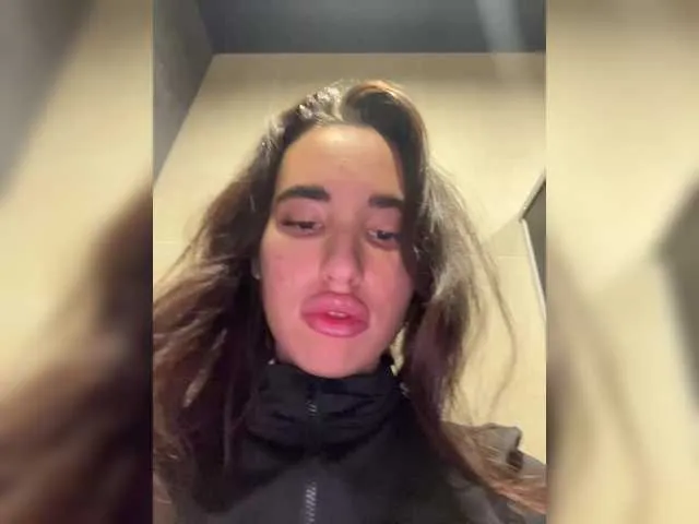 Live sex webcam photo for Etokiska #292369718