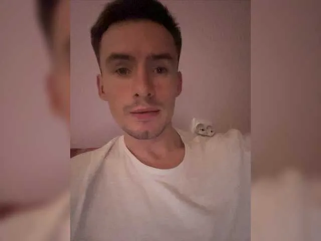 Live sex webcam photo for EvGeNiY2727 #277529668