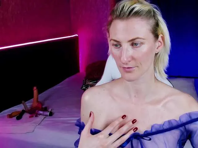 Live sex webcam photo for Eva-Blonde #273920818