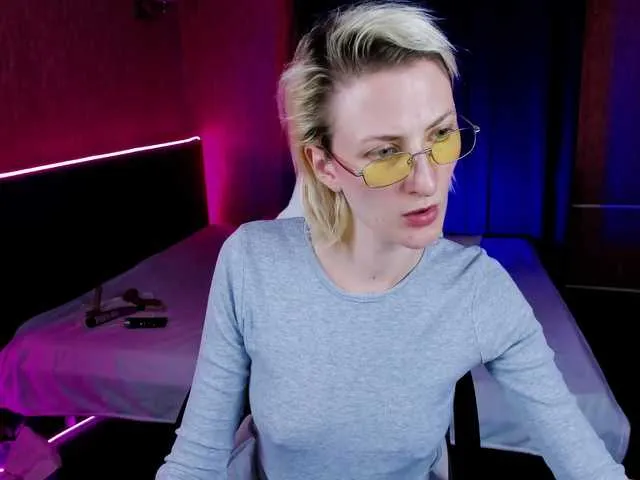 Live sex webcam photo for Eva-Blonde #274002248