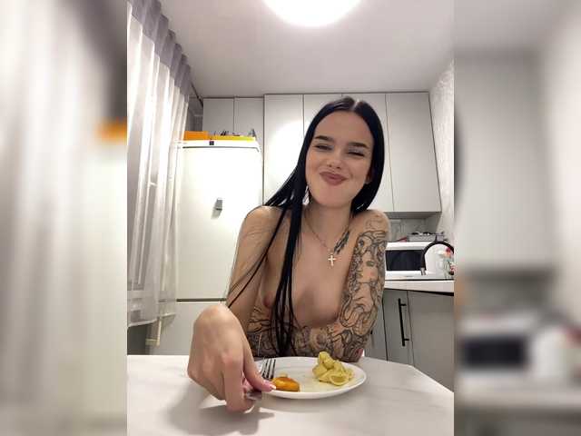 Live sex webcam photo for EvaDesire #291800354