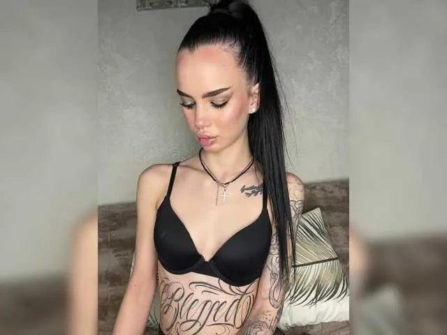 Live sex webcam photo for EvaDesire #292366389