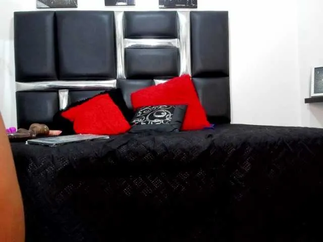 Live sex webcam photo for EvaDreams1 #290814814