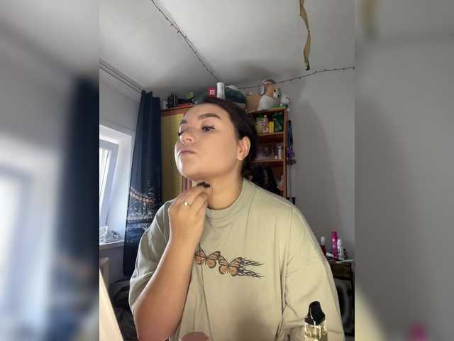 Live sex webcam photo for EvaMoon666 #291985927