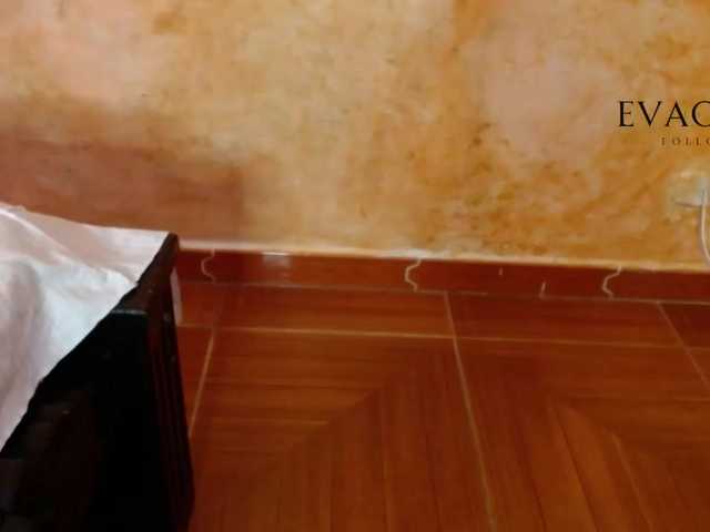 Live sex webcam photo for EvaQueen- #276436147