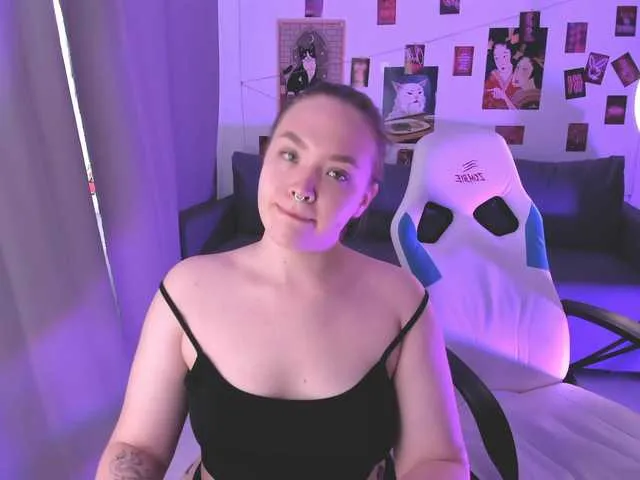 Live sex webcam photo for EvaRose #277702683