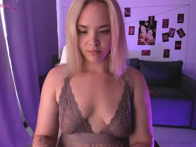 Live sex webcam photo for EvaRose #278937971