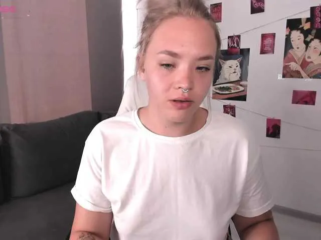 Live sex webcam photo for EvaRose #284735385