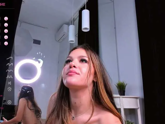 Live sex webcam photo for EvaRossey #276976121