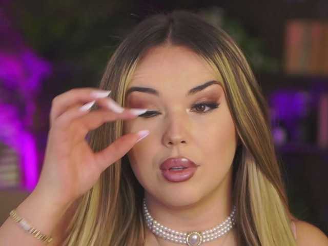 Live sex webcam photo for EvaSunderland #291956787